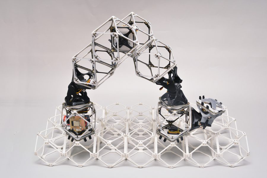 Flocks of assembler robots show potential for making larger structures